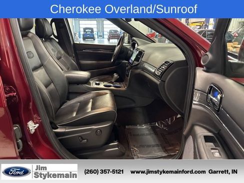 Used 2019 Jeep Grand Cherokee Overland AWD/4WD image 22