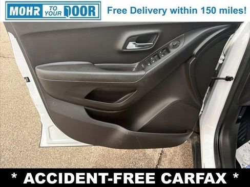 Used 2020 Chevrolet Trax LT w/ LT Convenience Package image 10