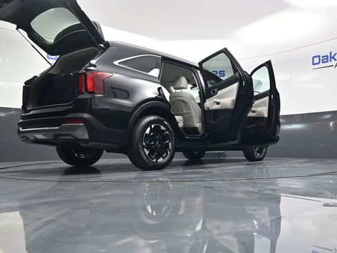 Certified 2025 Kia Sorento S AWD/4WD image 48