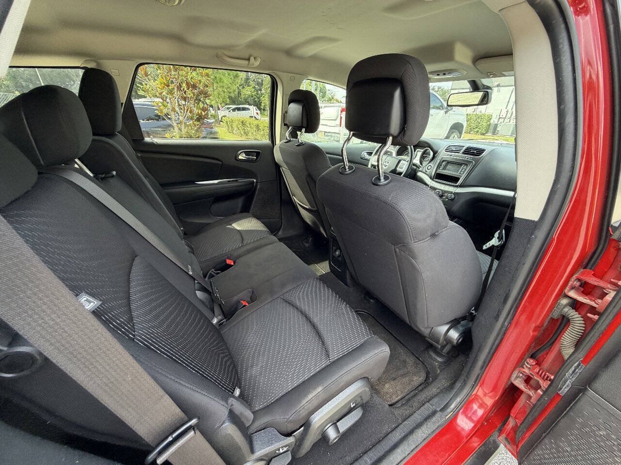 Used 2018 Dodge Journey SE FWD image 14