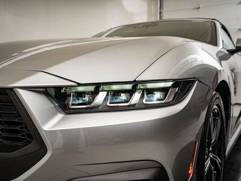 Used 2025 Ford Mustang Premium image 18