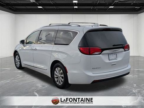 Certified 2018 Chrysler Pacifica Touring-L Plus image 3