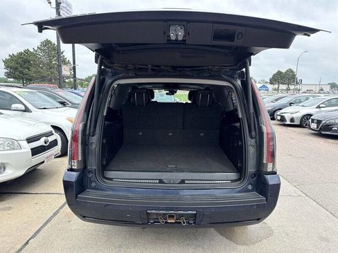 Used 2017 Cadillac Escalade ESV Premium Luxury AWD/4WD image 19