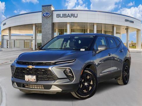 Used 2025 Chevrolet Blazer LT image 1