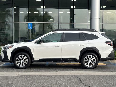 Used 2025 Subaru Outback Premium image 9