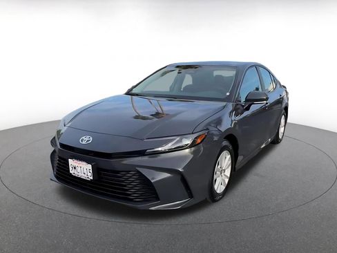 Used 2025 Toyota Camry LE image 7