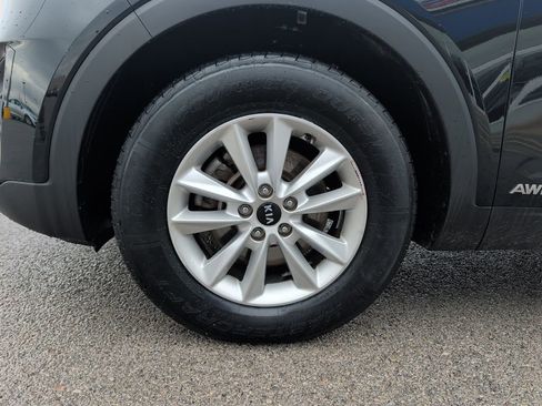 Used 2019 Kia Sorento LX w/ LX Convenience Package image 4