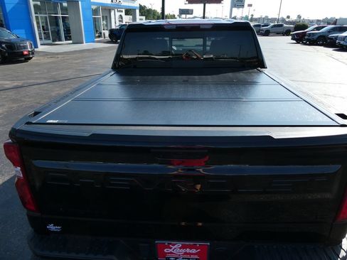 Certified 2022 Chevrolet Silverado 1500 LT Trail Boss w/ LT Trail Boss Premium Package AWD/4WD image 17