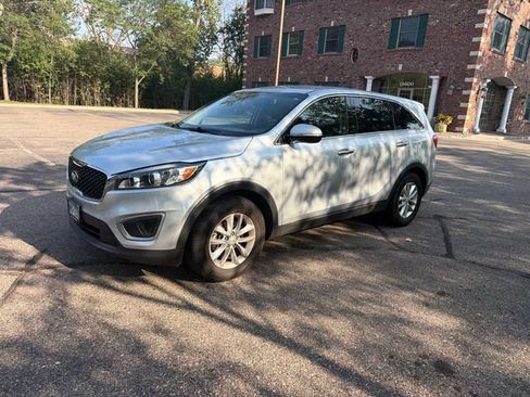 Used 2016 Kia Sorento L FWD image 4