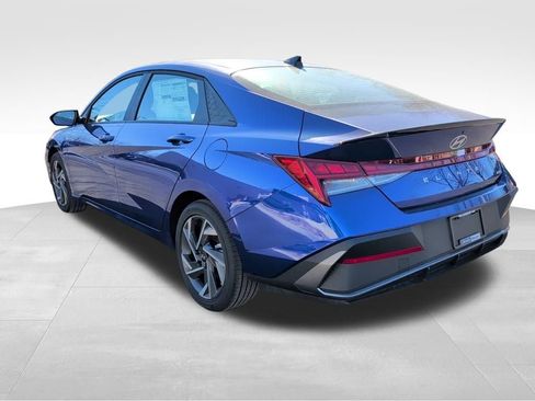Used 2025 Hyundai Elantra SEL FWD image 5