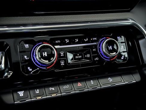 New 2025 GMC Sierra 2500 Denali w/ Denali Reserve Package image 19