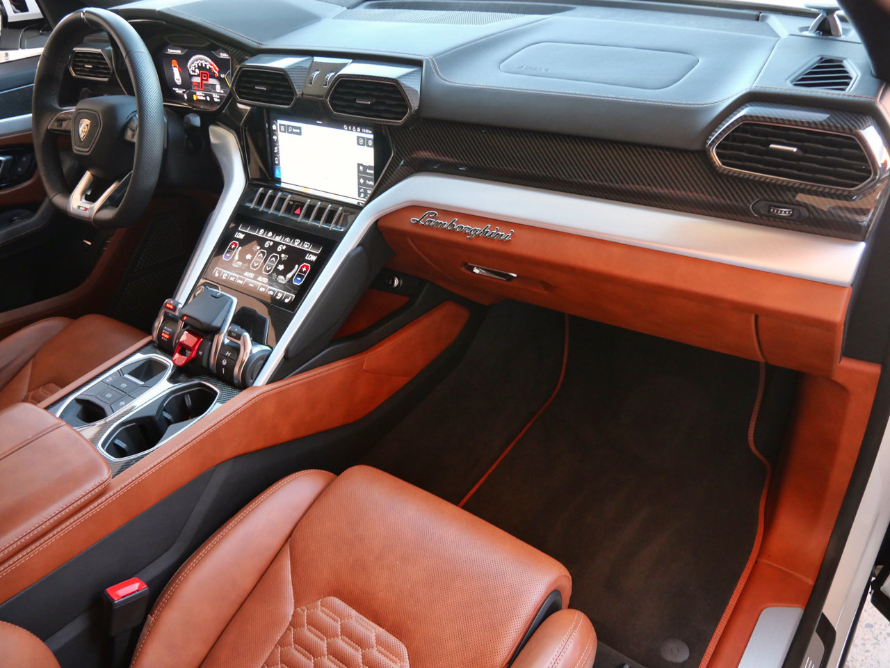 Used 2020 Lamborghini Urus AWD/4WD image 24