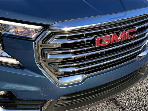 Used 2024 GMC Terrain SLT image 28