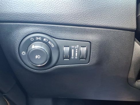 Used 2018 Jeep Compass Limited w/ Navigation Group AWD/4WD image 18