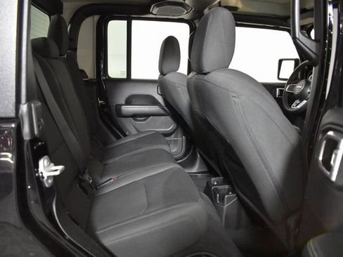 Used 2023 Jeep Gladiator Overland image 31