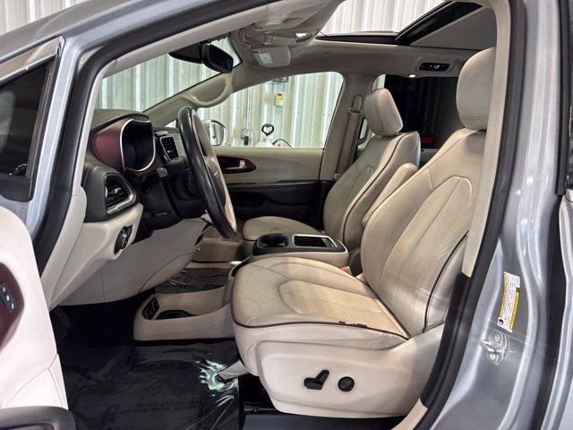 Used 2020 Chrysler Pacifica Limited FWD image 41