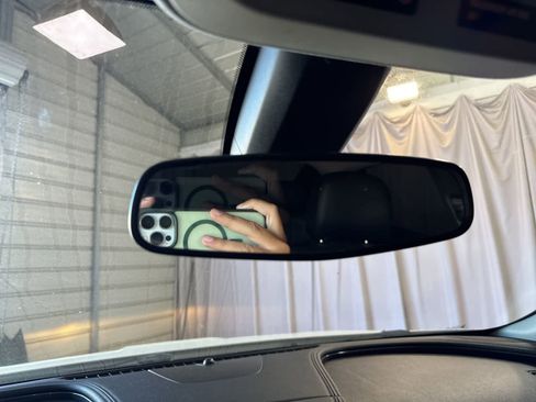 Used 2016 Chevrolet Impala LT image 24