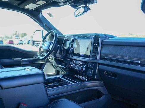 Used 2023 Ford F450 Platinum w/ FX4 Off-Road Package AWD/4WD image 13