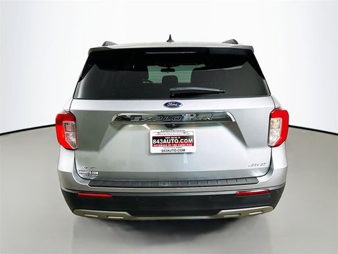 Used 2022 Ford Explorer XLT w/ Equipment Group 202A image 6