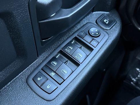 Used 2024 RAM 2500 Tradesman w/ Chrome Appearance Group image 17