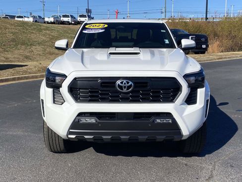 Used 2024 Toyota Tacoma TRD Sport image 2