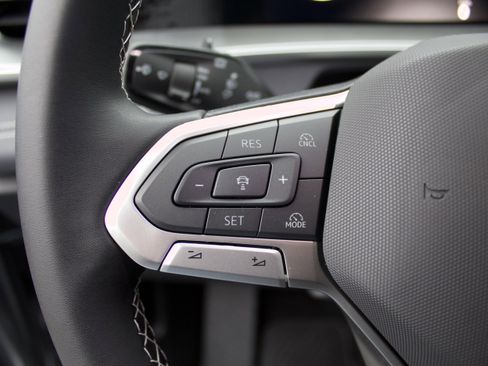 New 2026 Volkswagen Tiguan SE image 15