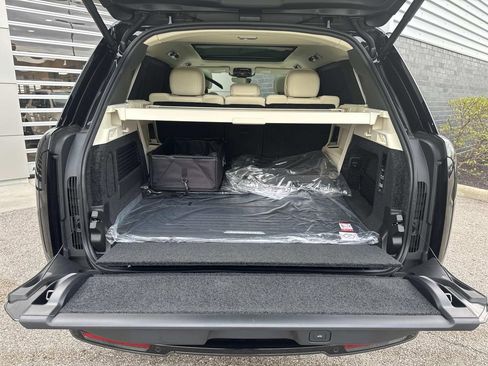 New 2026 Land Rover Range Rover Long Wheelbase SE AWD/4WD image 6