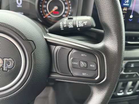 Used 2025 Jeep Wrangler Sport AWD/4WD image 15