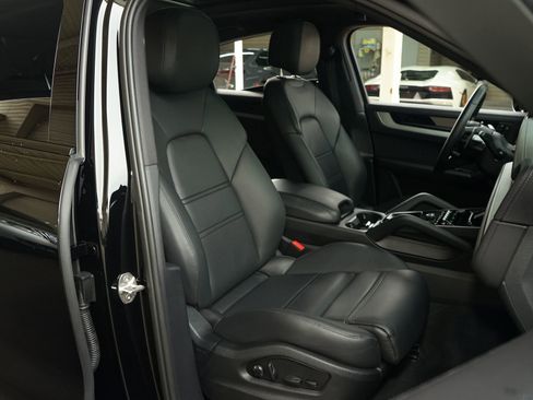 Used 2024 Porsche Cayenne S image 10