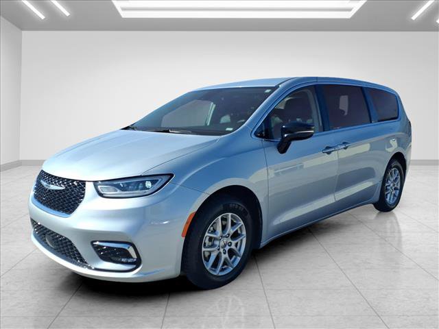 Used 2024 Chrysler Pacifica Touring-L FWD image 6