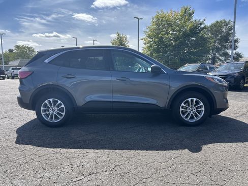 Used 2022 Ford Escape SE w/ Convenience Package AWD/4WD image 3