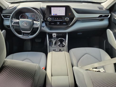 Used 2023 Toyota Highlander LE FWD image 15