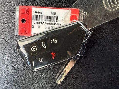 Used 2024 Volkswagen Atlas Cross Sport SE image 17