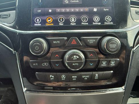 Used 2020 Jeep Grand Cherokee Limited w/ Luxury Group II image 24