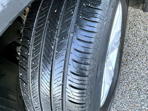 Used 2023 Ford Explorer XLT image 25