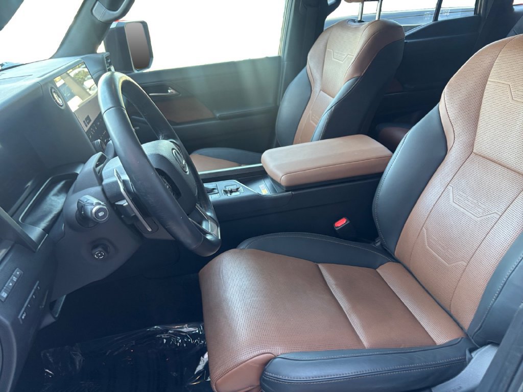Used 2024 Lexus GX 550 w/ Accessory Package (Z1) AWD/4WD image 11