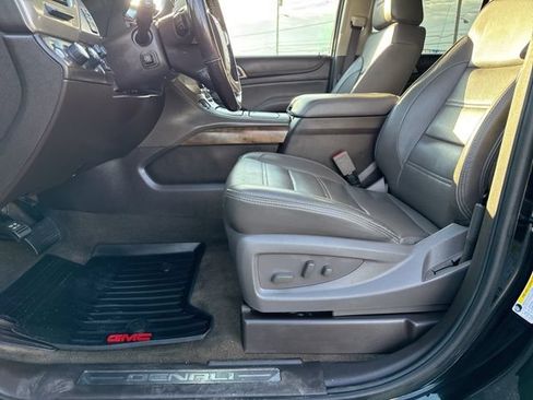 Used 2018 GMC Yukon Denali w/ Denali Ultimate Package AWD/4WD image 12