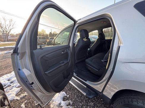 Used 2014 GMC Acadia SLE image 12