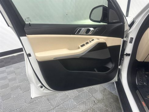 Used 2021 BMW X5 sDrive40i w/ Premium Package image 11