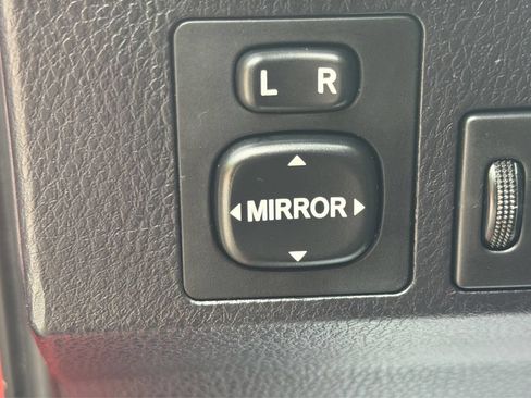 Used 2017 Toyota RAV4 LE FWD image 33