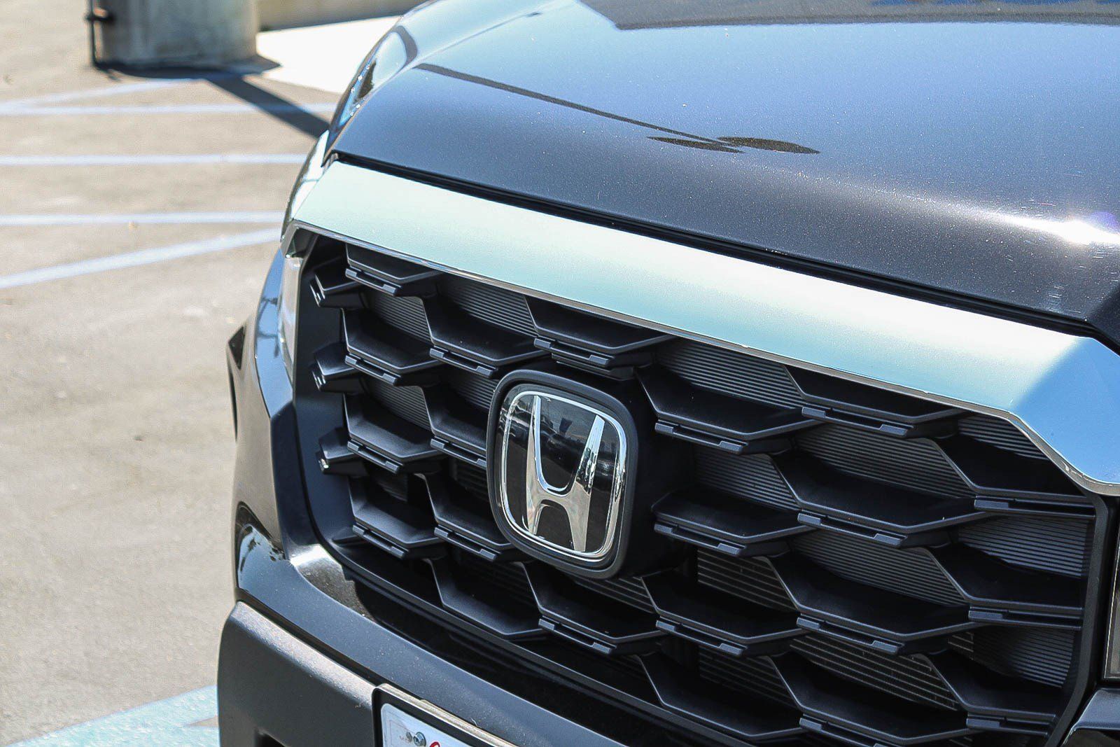 Certified 2025 Honda Passport EX-L image 6