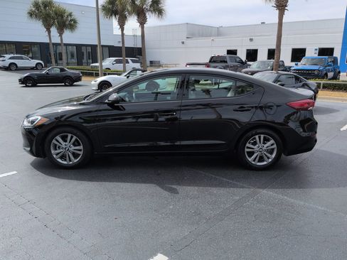 Used 2017 Hyundai Elantra SE image 7