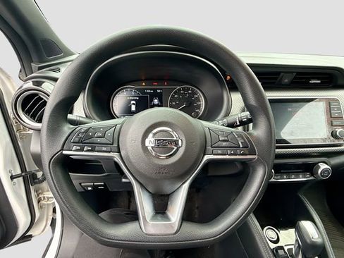 Used 2020 Nissan Kicks SV image 11