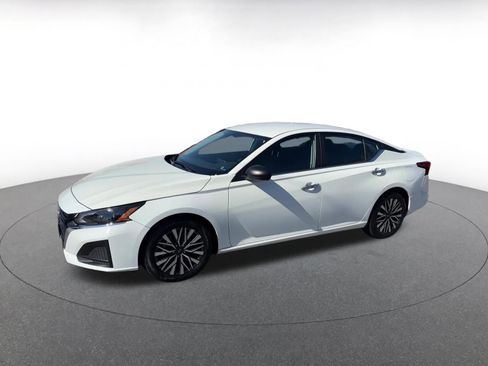 Used 2025 Nissan Altima 2.5 SV FWD image 8