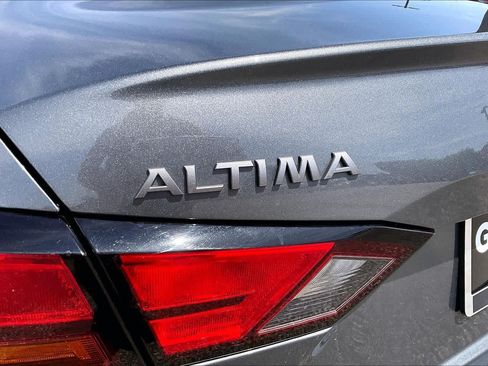 Used 2024 Nissan Altima 2.5 SR FWD image 30