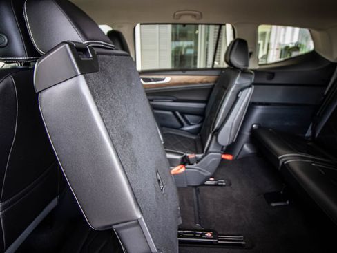 Used 2024 Volkswagen Atlas SE FWD image 27