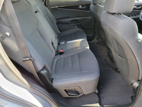 Used 2019 Kia Sorento S image 15