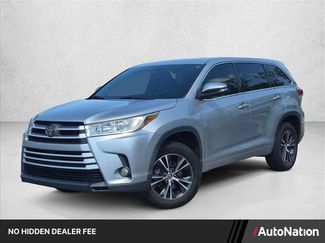 Used 2018 Toyota Highlander LE FWD video 1