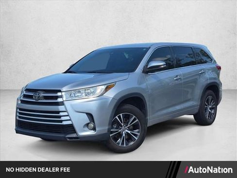 Used 2018 Toyota Highlander LE FWD image 1