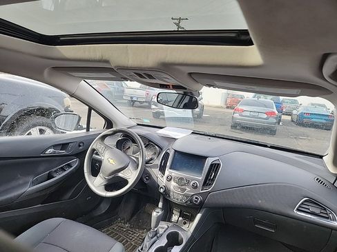 Used 2017 Chevrolet Cruze LT w/ Sun And Sound Package image 9